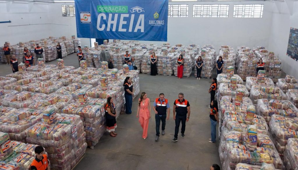 Cheia dos rios coloca Amazonas em alerta e mobiliza operação para atender milhares de famílias