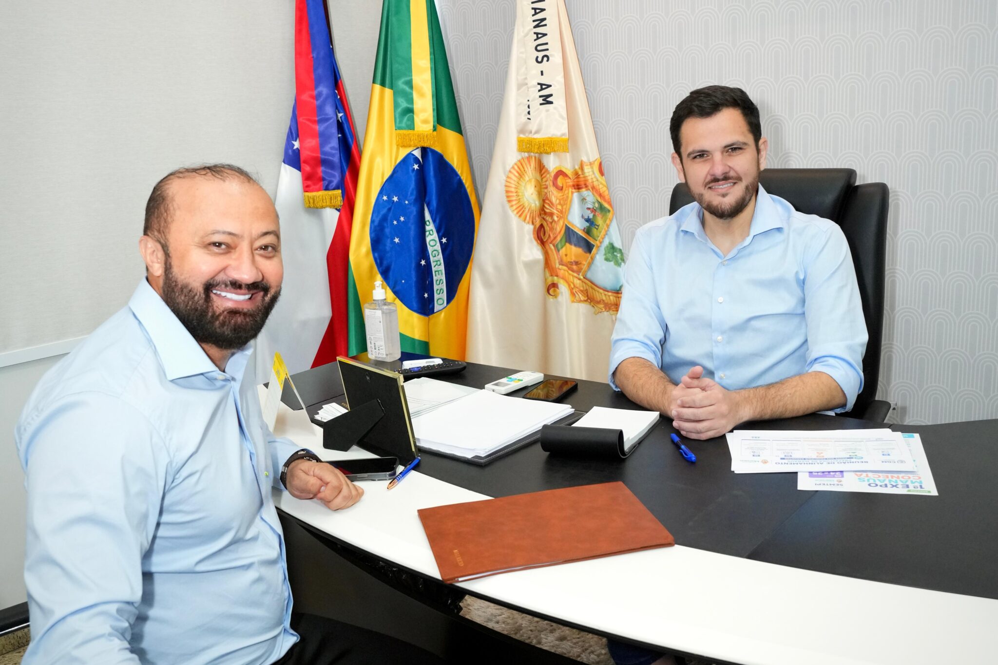 Prefeito Renato Junior anuncia que Manaus supera Rio de Janeiro e São Paulo ao registrar o melhor desempenho entre as três maiores redes municipais de ensino do Brasil