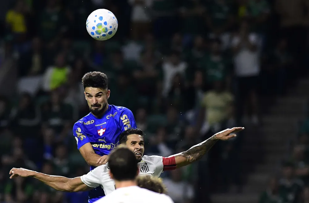Palmeiras sobra contra o Santos em dia de festa e abre larga vantagem na Copa do Brasil