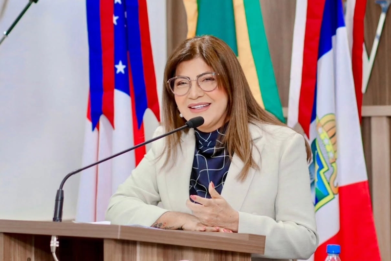 Tudo em família: Jeane Pinheiro assume comando da Prefeitura de Coari