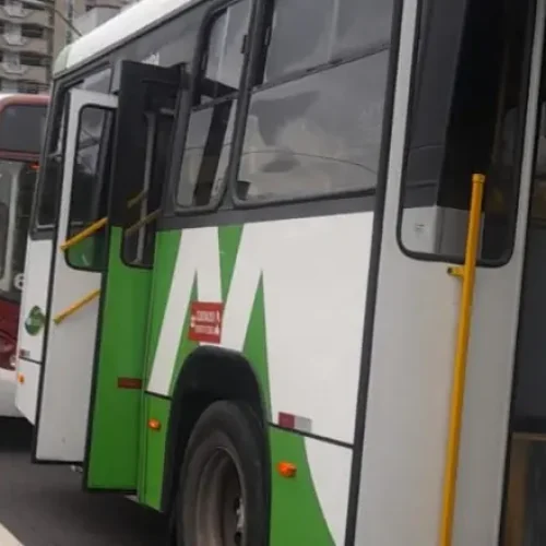 Rodoviários paralisam transporte público em Manaus pelo fim da escala 6×1