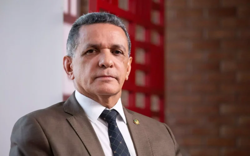 Reviravolta em RR: Senador Mecias desiste de reeleição e vai para o Tribunal de Contas