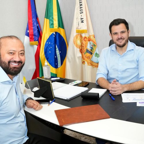 Prefeito Renato Junior anuncia que Manaus supera Rio de Janeiro e São Paulo ao registrar o melhor desempenho entre as três maiores redes municipais de ensino do Brasil