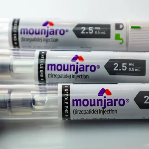 SUS pode passar a ofertar Mounjaro em farmácias populares; saiba como