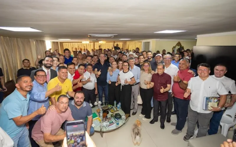 Omar Aziz recebe lideranças da capital e do interior do Amazonas em apoio à pré-candidatura ao governo do Amazonas