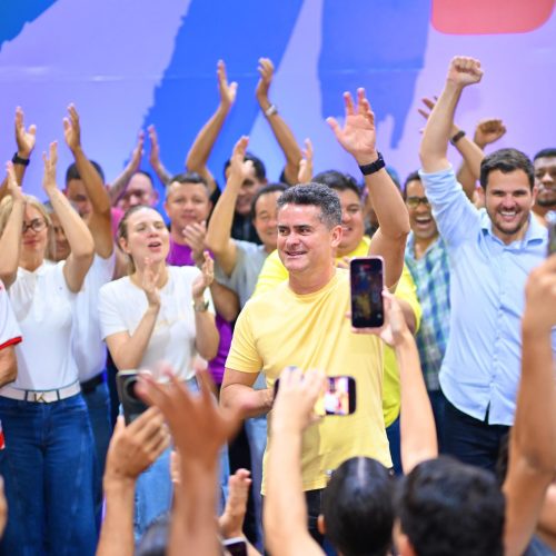 David Almeida reúne 1,3 mil pessoas, endurece discurso e leva debate sobre gestão ao centro da disputa no Amazonas