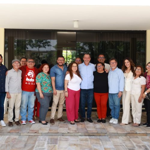Militantes do PT reafirmam apoio a Aziz em meio a racha com Braga