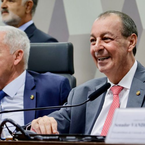 Com relato de Omar, comissão do Senado aprova projeto que reduz a jornada semanal dos trabalhadores sem redução salarial
