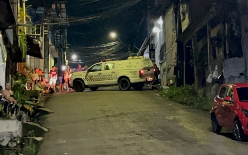 Homem executado na Compensa foi torturado e arrastado de beco antes de ser assasinado