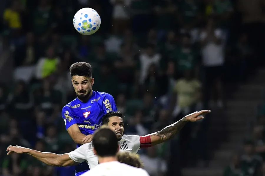 Palmeiras sobra contra o Santos em dia de festa e abre larga vantagem na Copa do Brasil