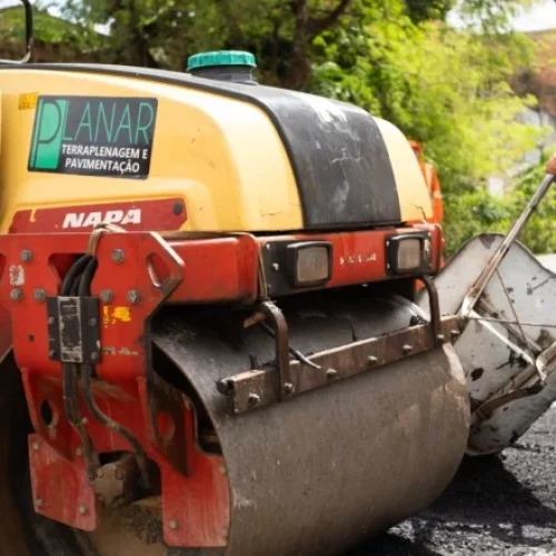 Operação ‘Tapa-Buracos’: Prefeitura de Manaus acelera obras de asfaltamento e recupera trecho estratégico no bairro Flores