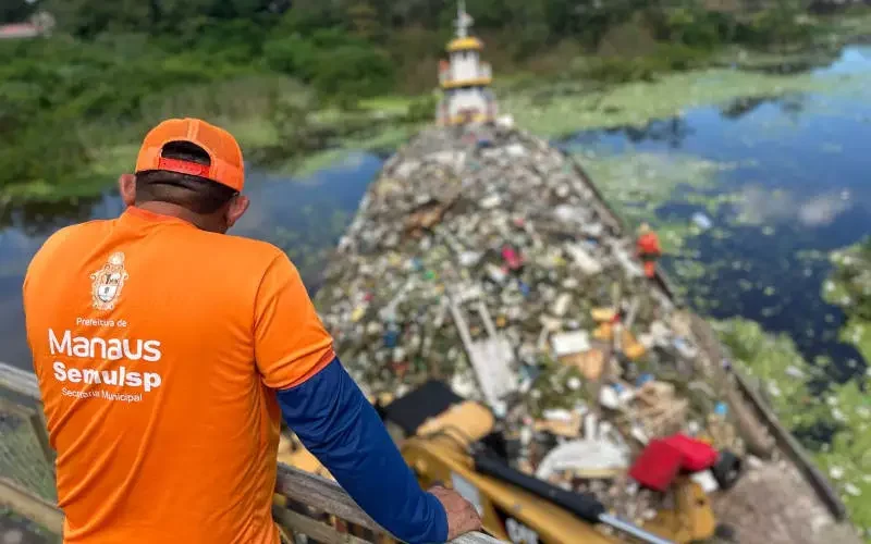 Orla do Educandos ganha mutirão de limpeza do projeto ‘Igarapés Limpos’